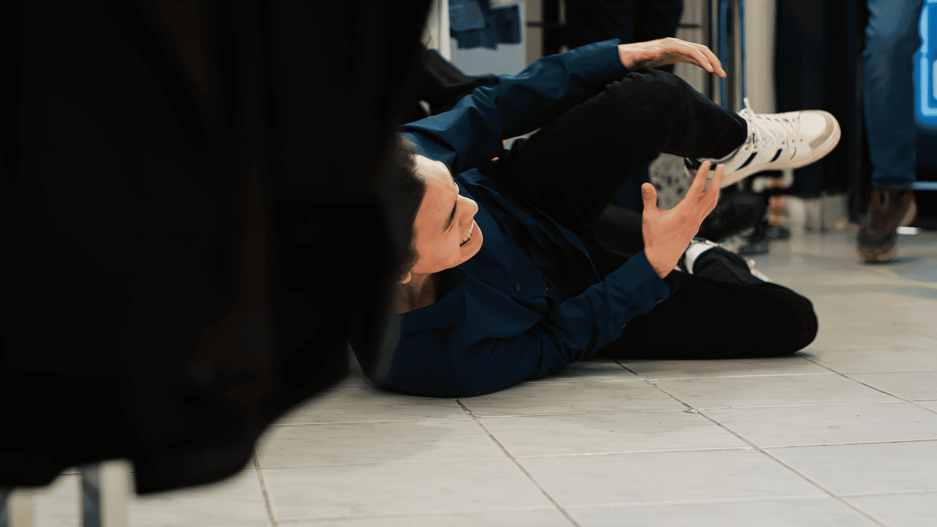 A person on the ground in severe pain after a slip and fall accident in Oregon.